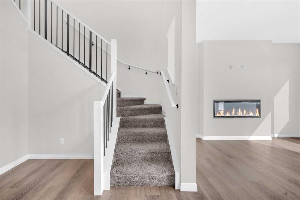 385 Corner Meadows - Thumbnail 3