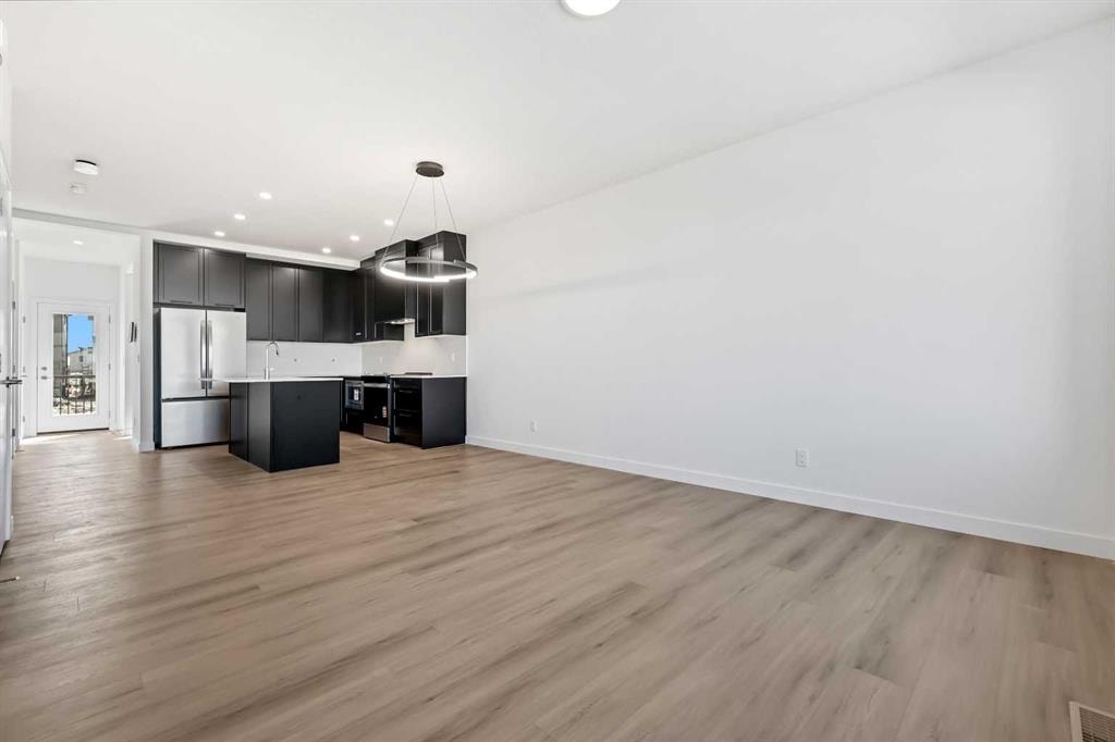 7027 Rangeview - Thumbnail 4