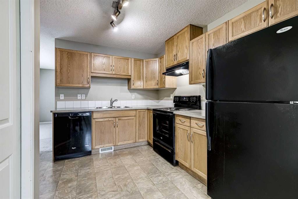 501 Saddlecrest - Thumbnail 2