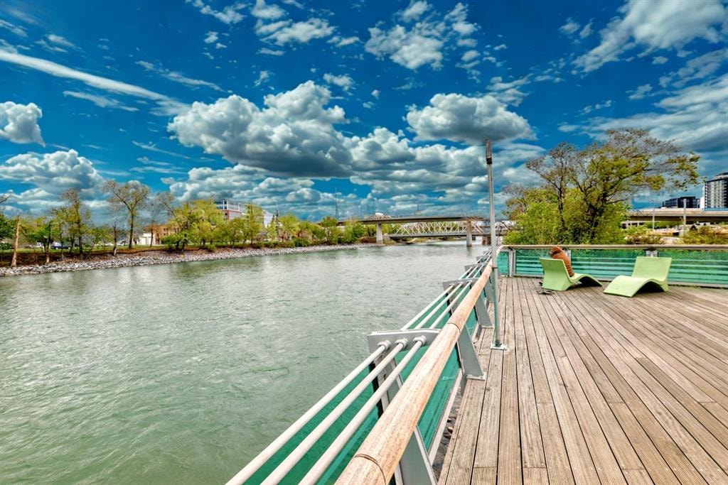 333 Riverfront - Thumbnail 3