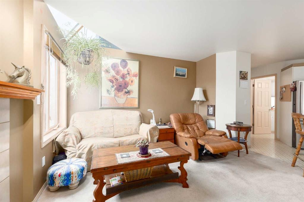 2219 Westmount - Thumbnail 4