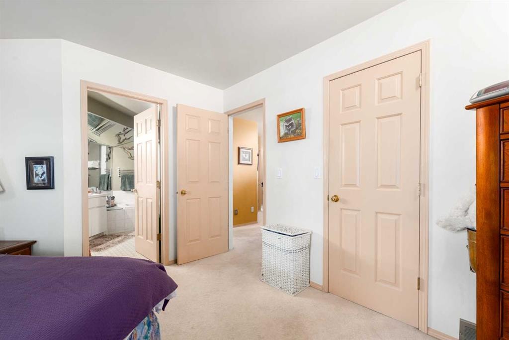 2219 Westmount - Thumbnail 2