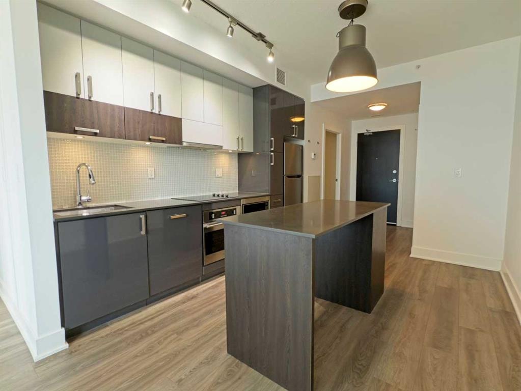 550 Riverfront - Thumbnail 2