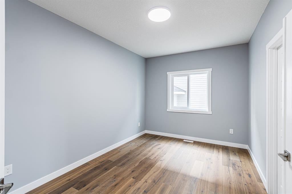 959 Corner Meadows - Thumbnail 3