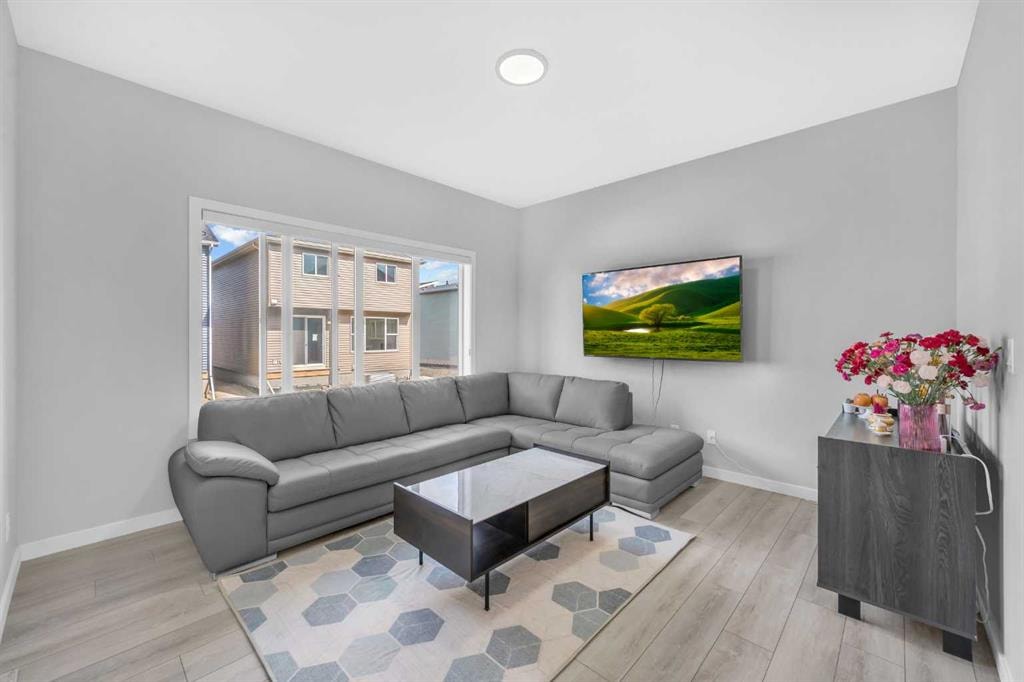 154 Silver Spruce - Thumbnail 2
