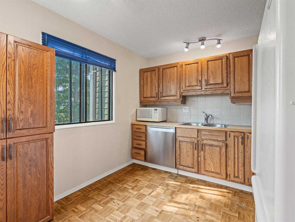 8533 Silver Springs - Thumbnail 3