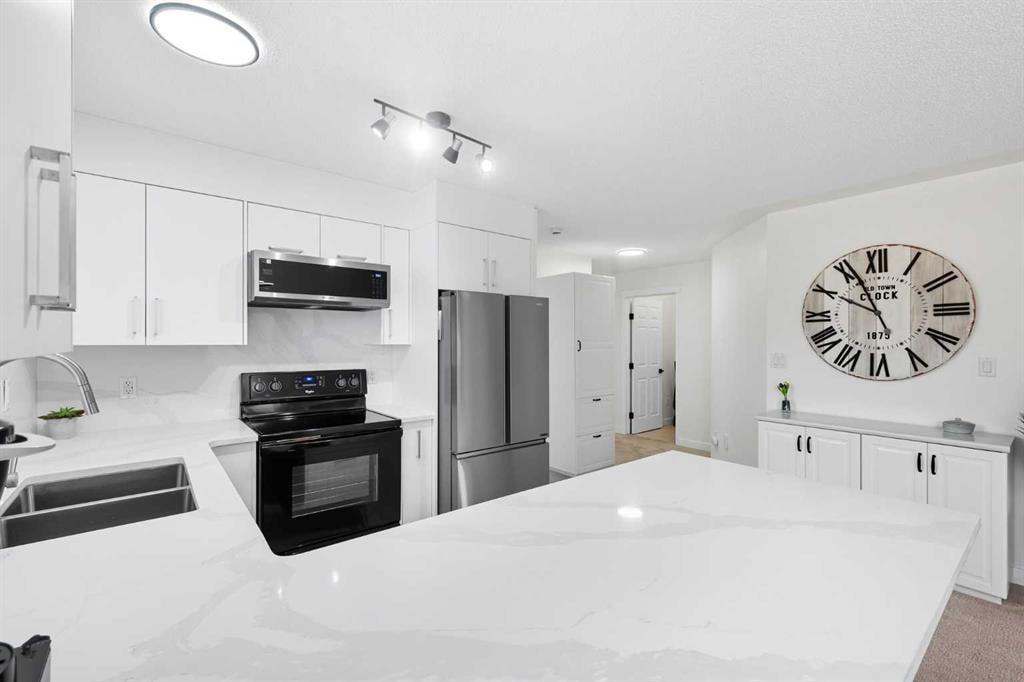 7451 Springbank - Thumbnail 2