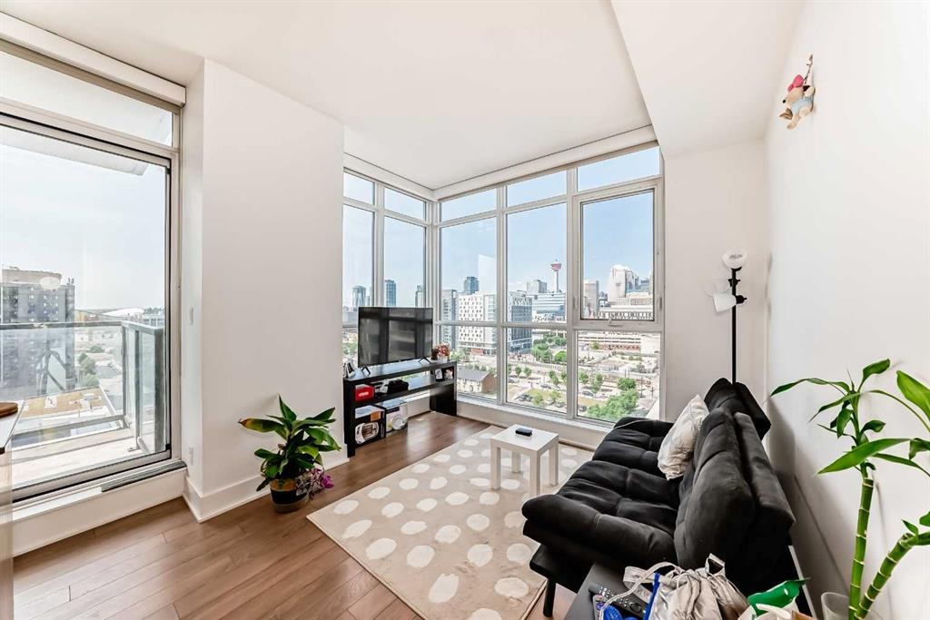 550 Riverfront - Thumbnail 2