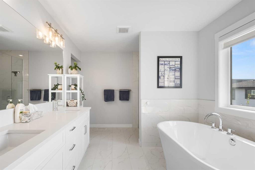 246 West Grove - Thumbnail 2