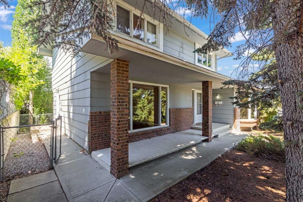 320 Parkridge - Thumbnail 2