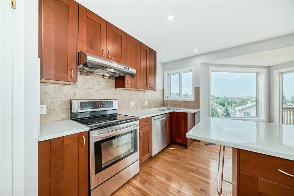 307 Edgebrook - Thumbnail 2