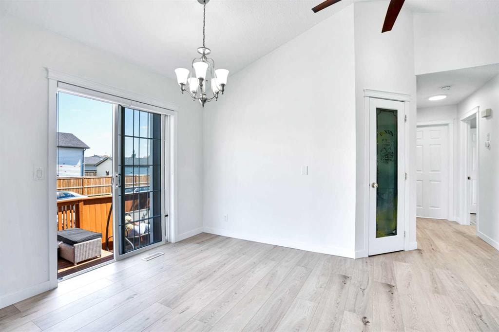 1092 Martindale - Thumbnail 2