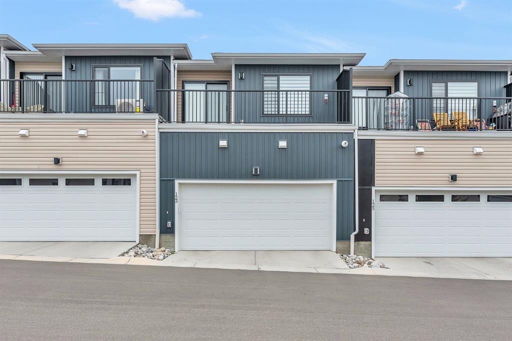 123 Crestbrook - Thumbnail 2