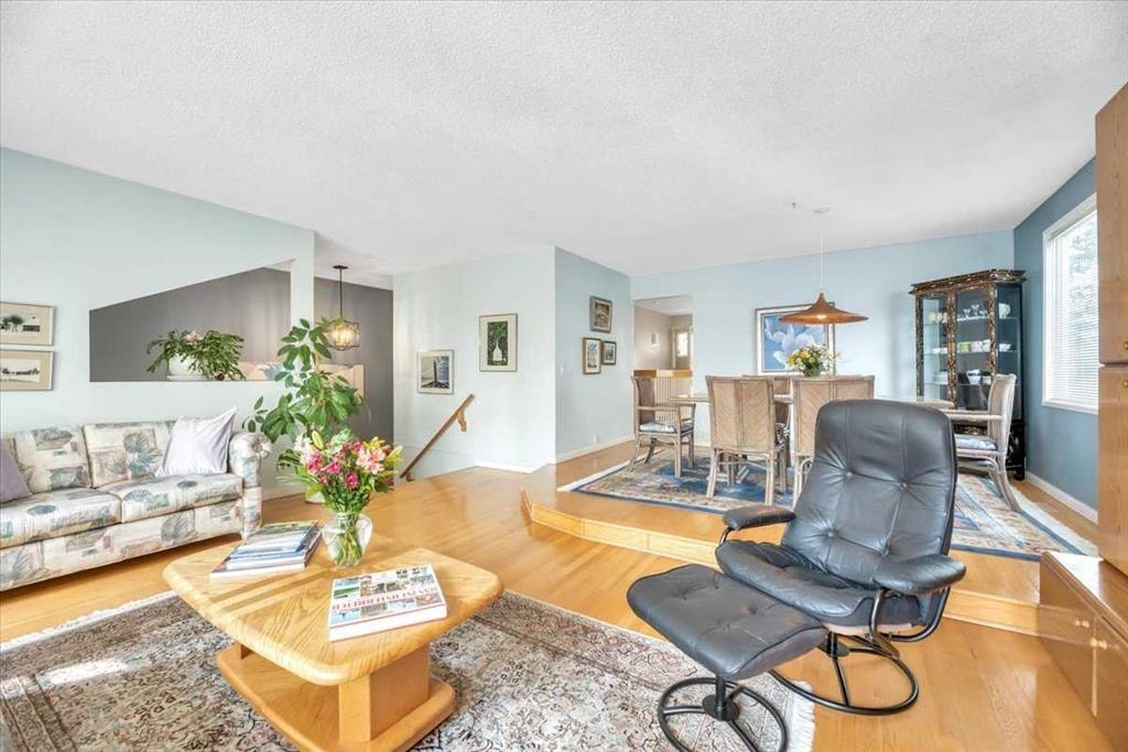 488 Strathcona - Thumbnail 2