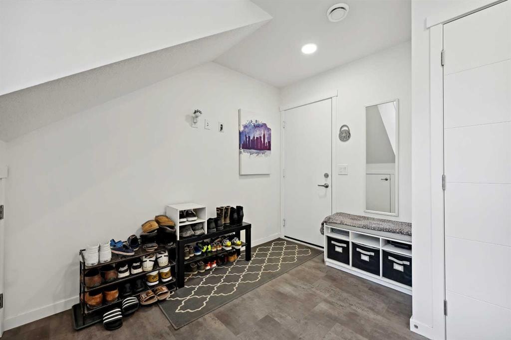 333 Sage Hill - Thumbnail 3