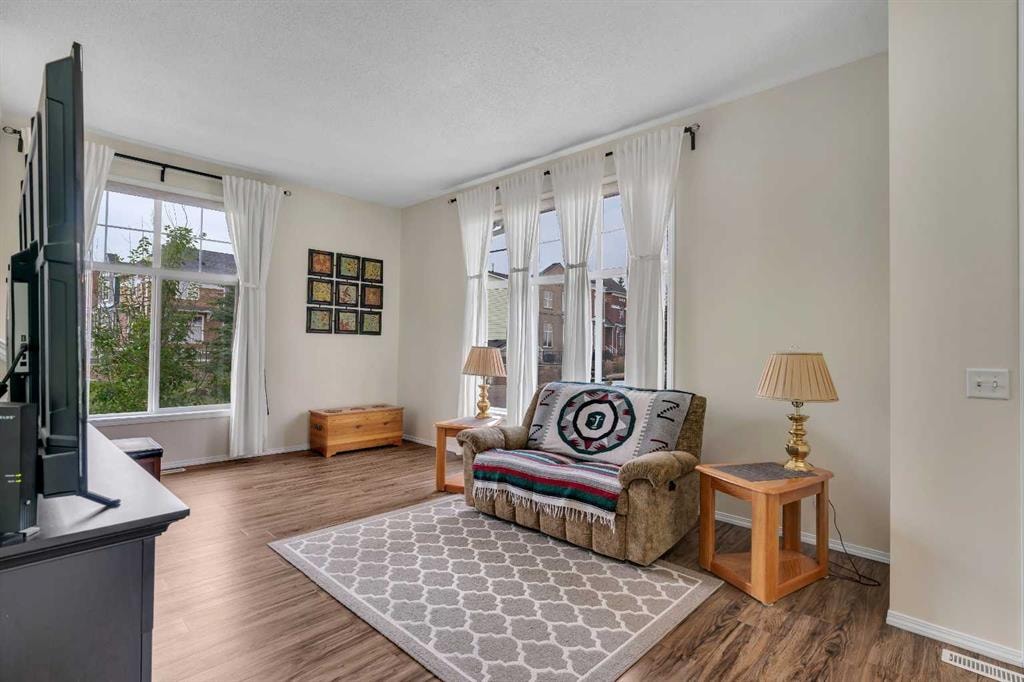 117 Mckenzie Towne - Thumbnail 4