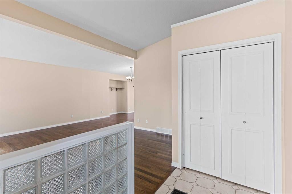 212 Queen Anne - Thumbnail 2