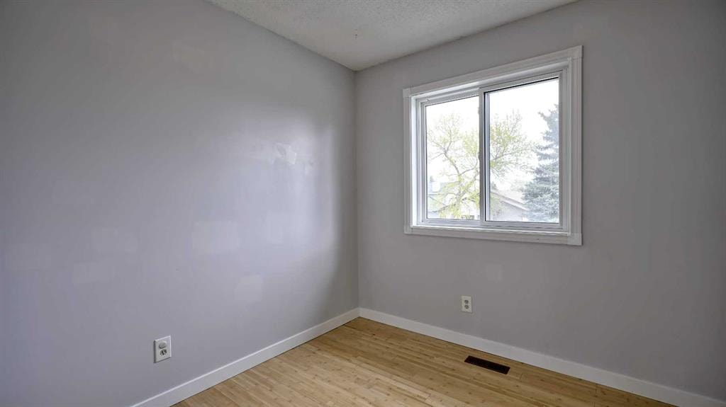 124 Riverbrook - Thumbnail 3