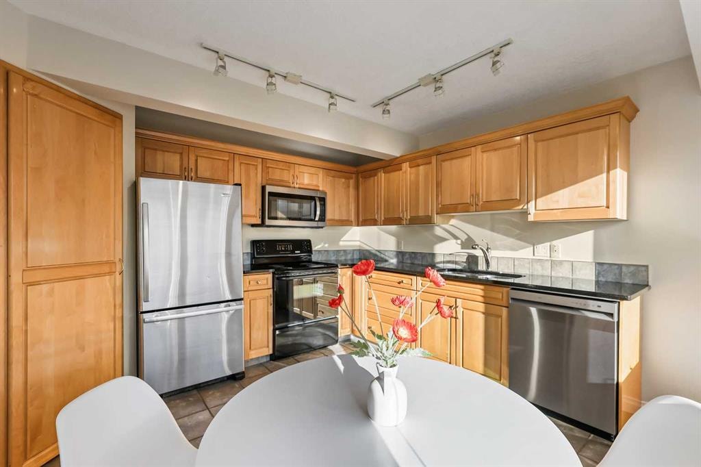 392 Killarney Glen - Thumbnail 2