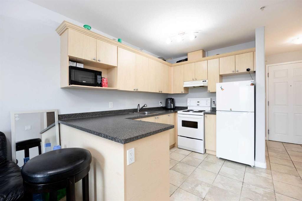 8528 Manning - Thumbnail 4