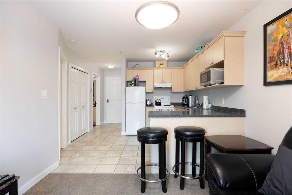8528 Manning - Thumbnail 4
