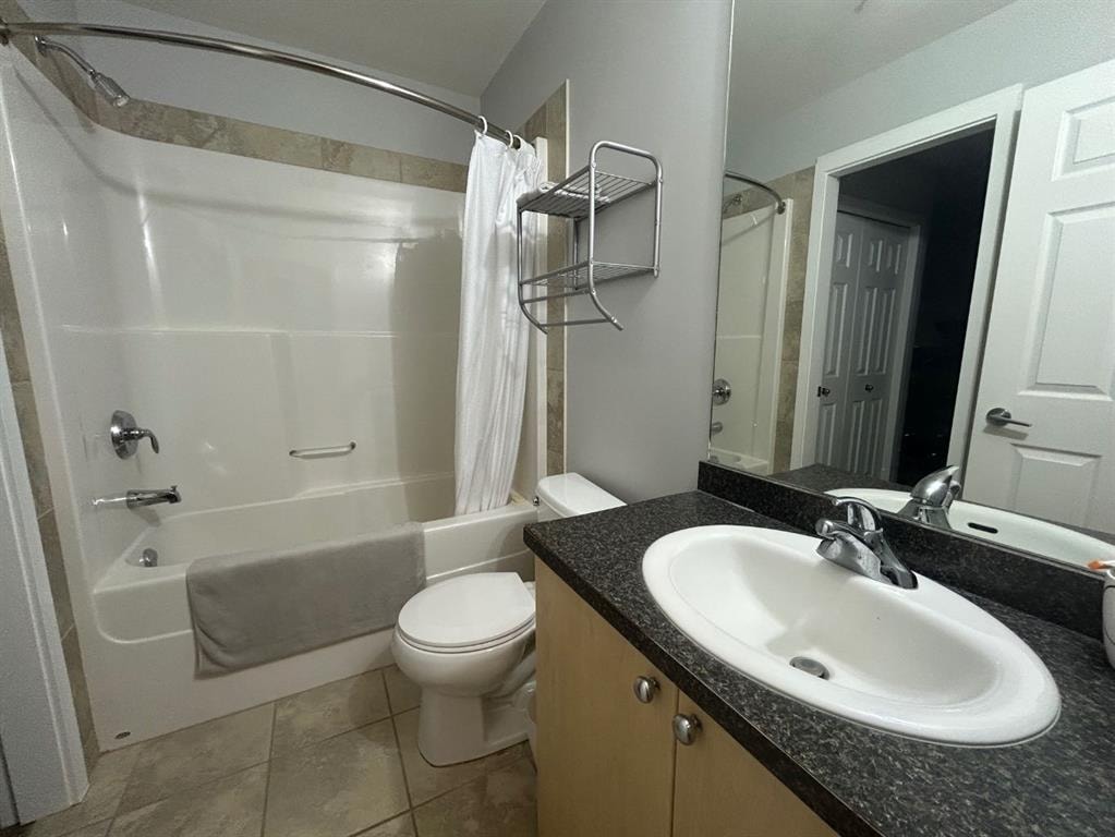 8528 Manning - Thumbnail 3