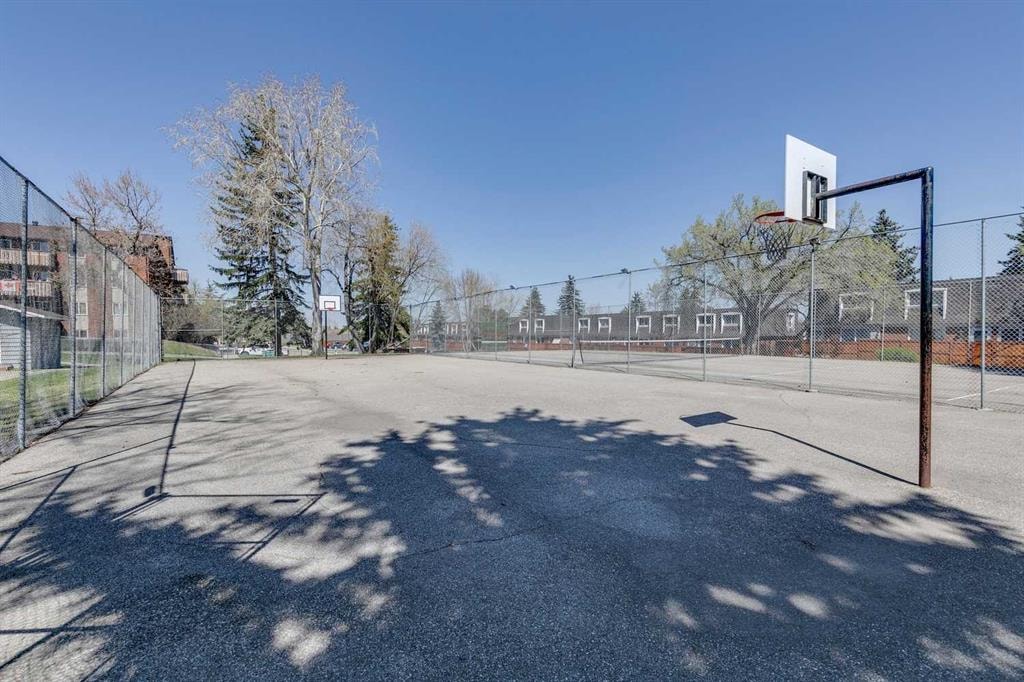 330 Canterbury - Thumbnail 4
