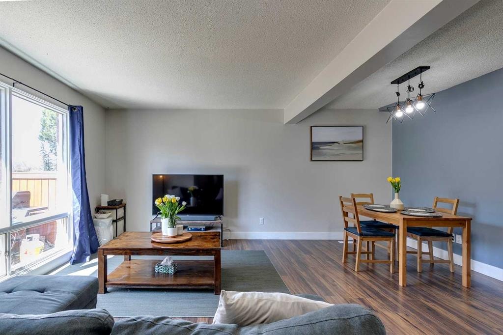 330 Canterbury - Thumbnail 3