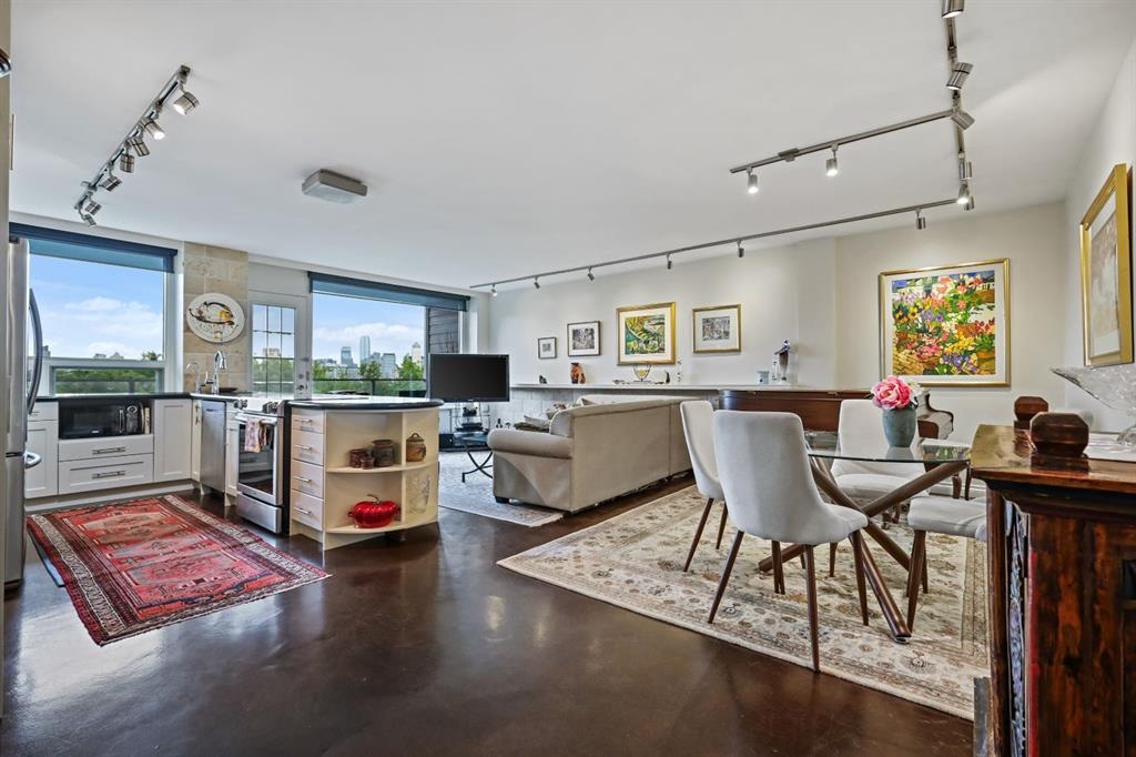 3204 Rideau - Main Image