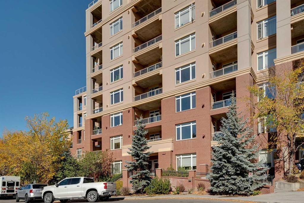 24 Hemlock - Main Image
