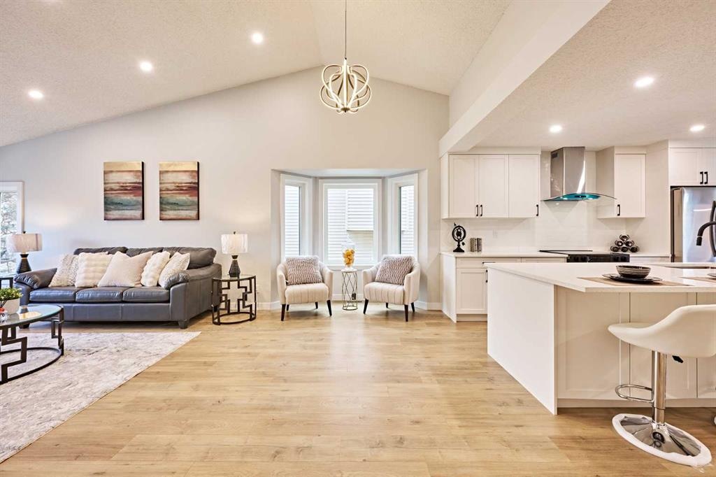 275 Hawkwood - Main Image