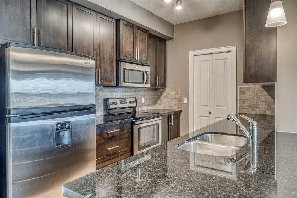 88 Arbour Lake - Main Image
