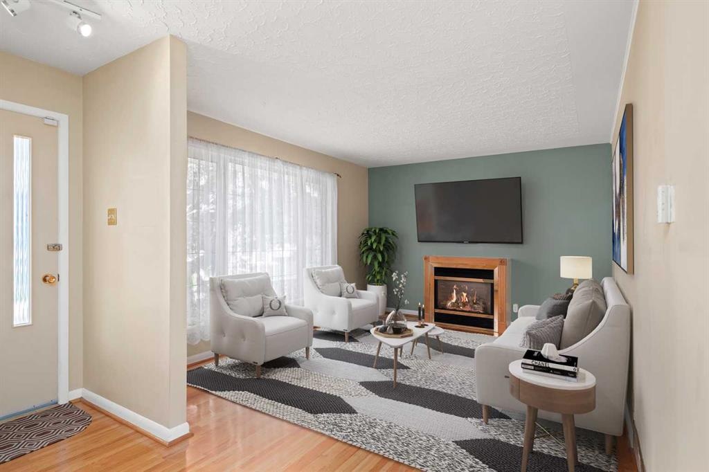 811 Seattle - Main Image