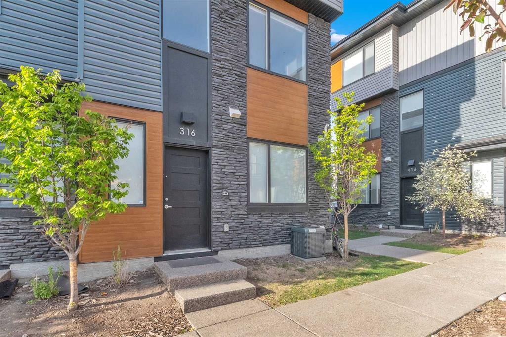 316 Corner Glen - Main Image