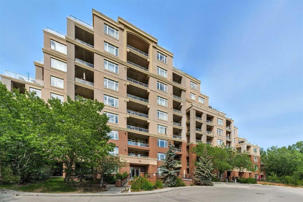 24 Hemlock - Main Image