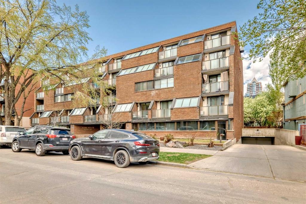 824 Royal - Main Image