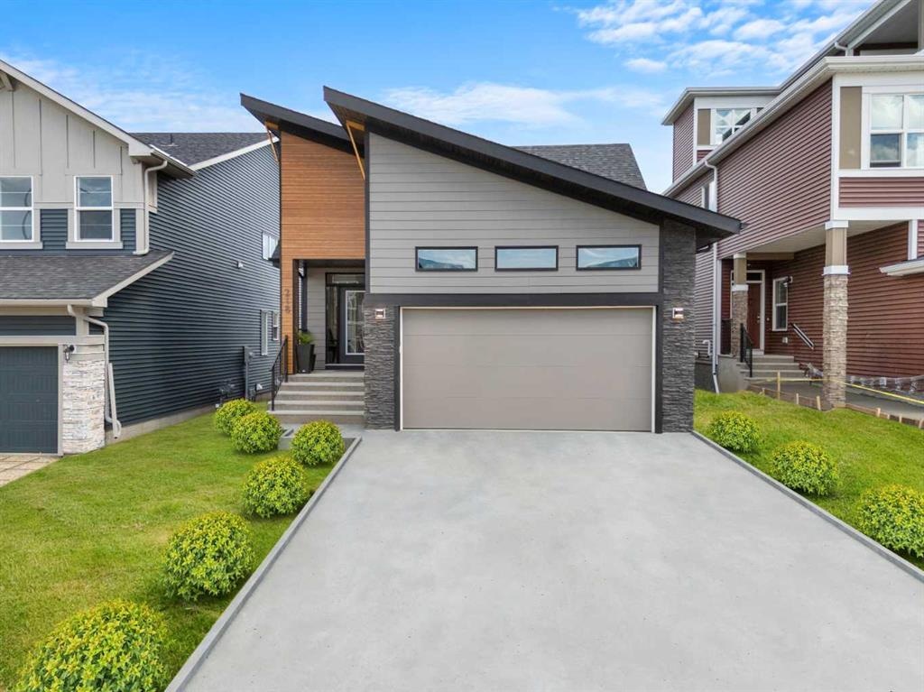 218 Mitchell - Main Image