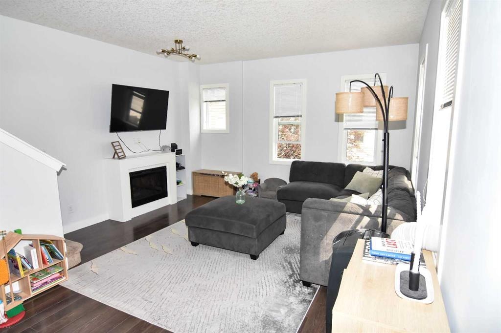 227 Silverado - Main Image