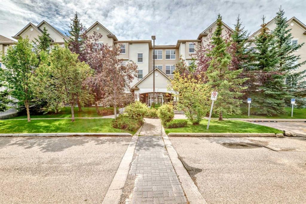 2000 Applevillage - Main Image