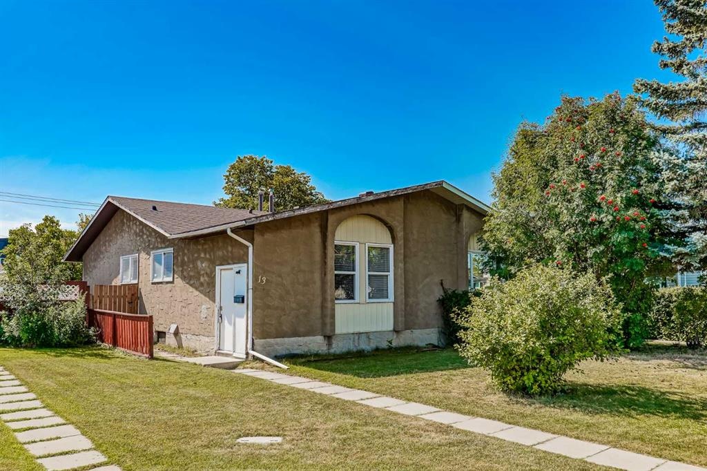 13 Rundlelawn - Main Image