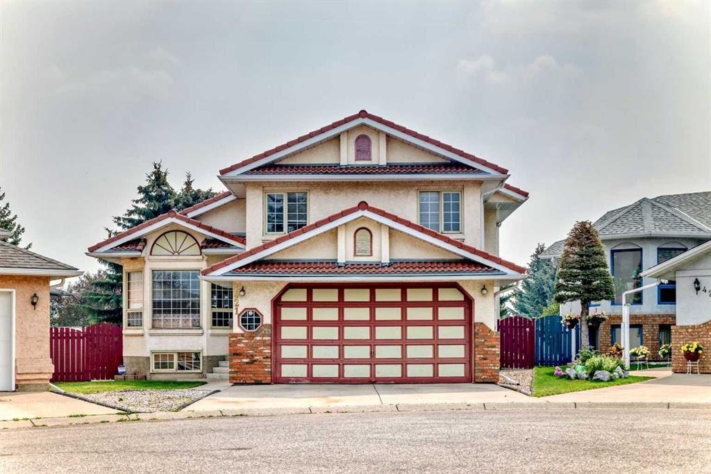 421 Applewood - Main Image