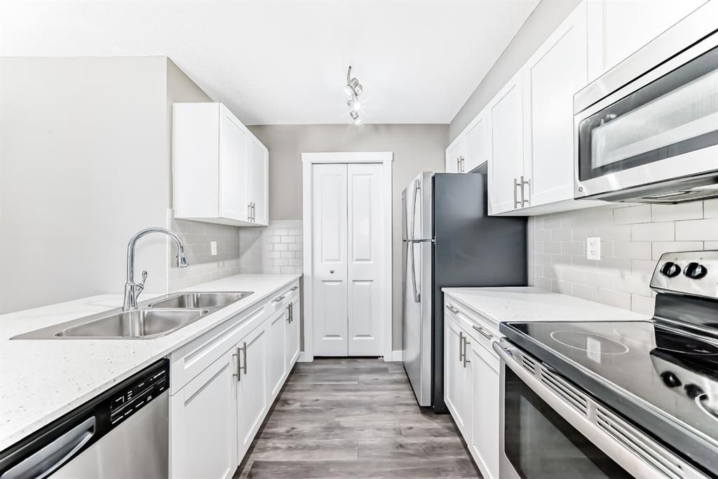 20 Kincora Glen - Main Image