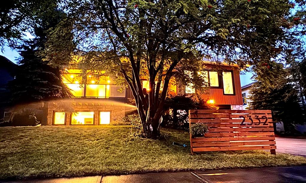 2332 Uxbridge - Main Image