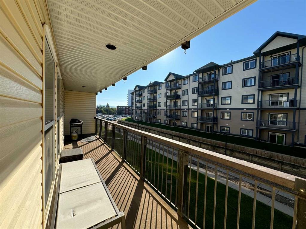 14921 Macdonald - Main Image