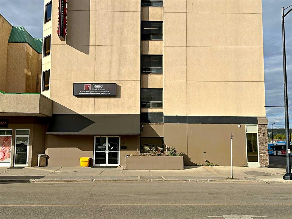 10006 MacDonald - Main Image